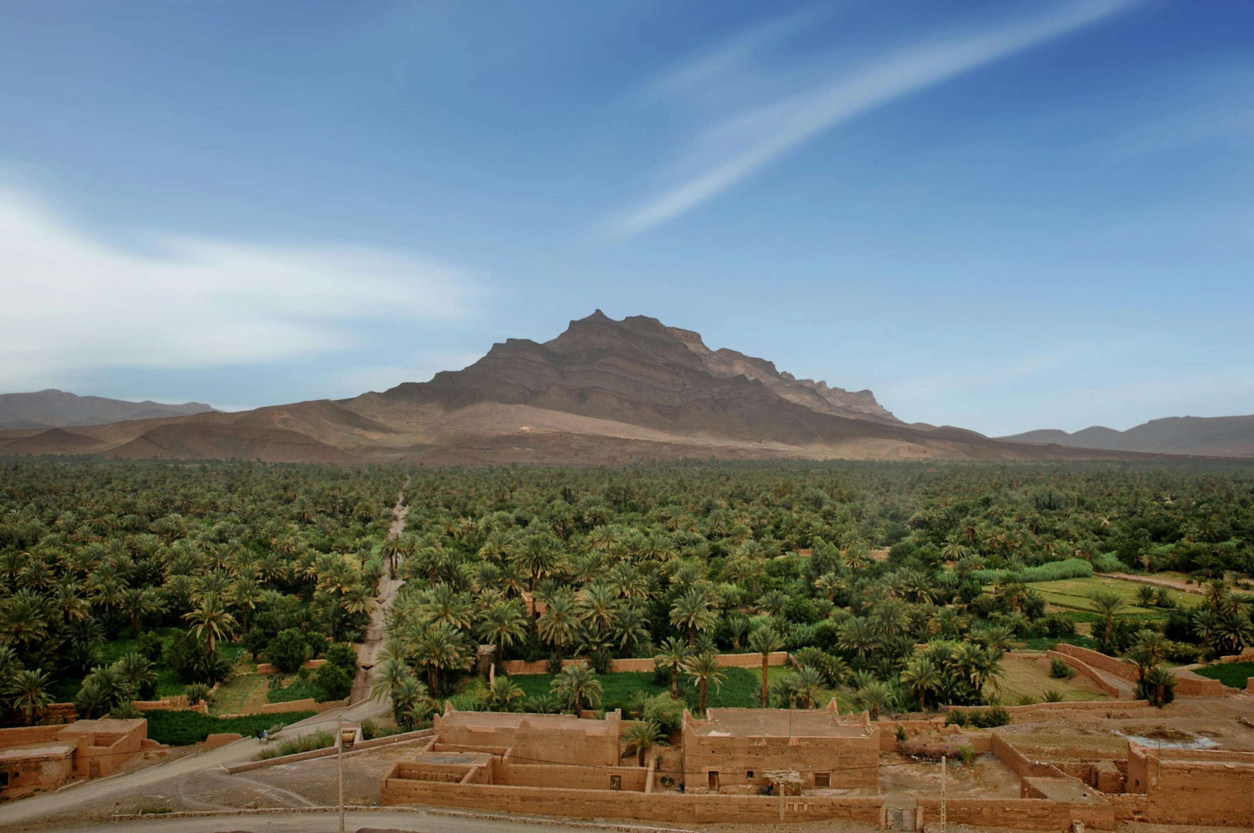 Breathtaking landscape of the lush Drâa Valley with mountains and greenery in Morocco.